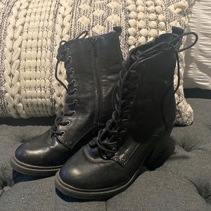 Heeled boots in great condition